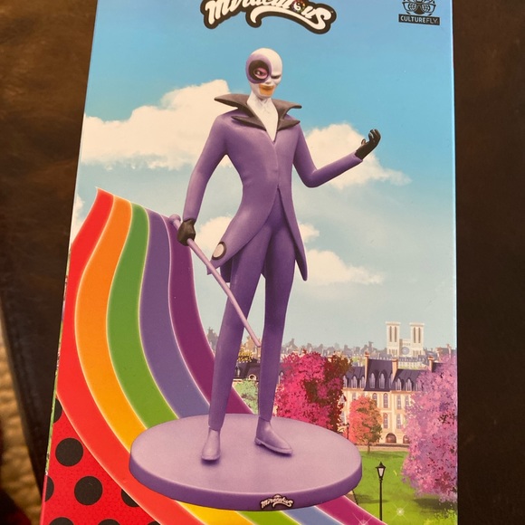 Brand New Shadow/Hawk Moth Vinyl Figure - Picture 6 of 8